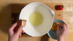 separating-egg-whites-and-yolks.png